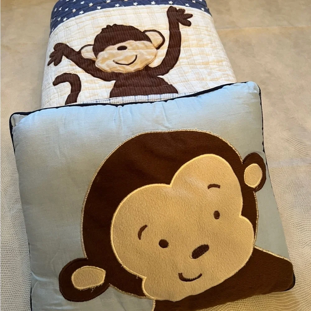 🐒🐒 Queen Reversible Comforter & Matching Pillow🐒🐒